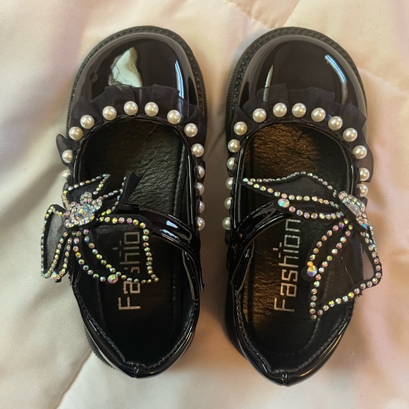 Black Patent Leather Girls dress shoes. Fashion Size 11C (28 Euro) - Picture 6 of 6